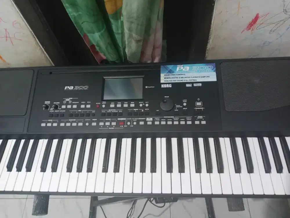 KORG PA 300 v2 piano