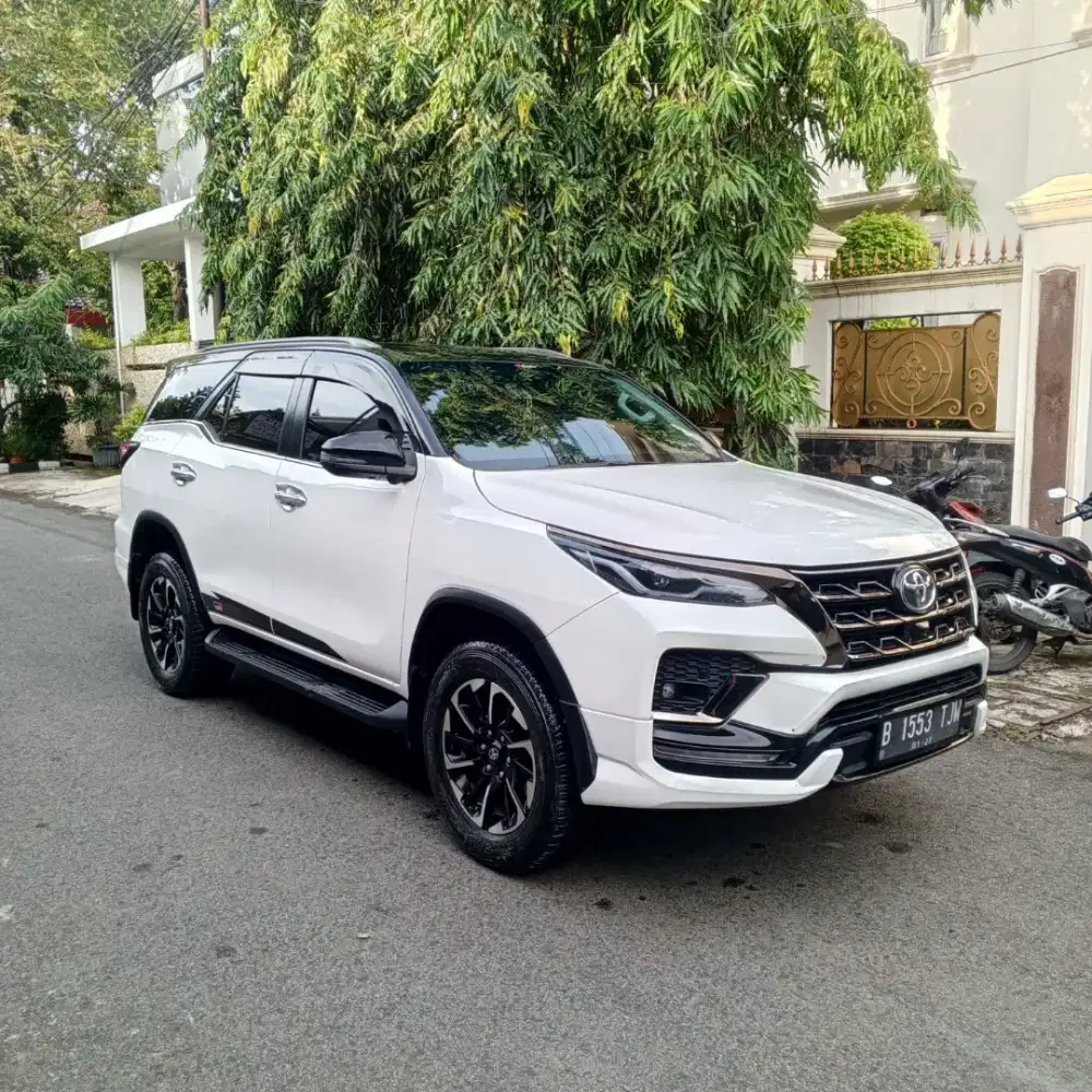 Toyotq fortuner GR 2.4ccc tahun 2021 seperti baru