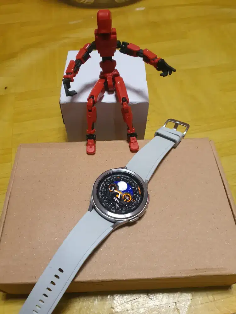 Samsung Galaxy Watch 4 Classic 46mm Silver Mulus Langka