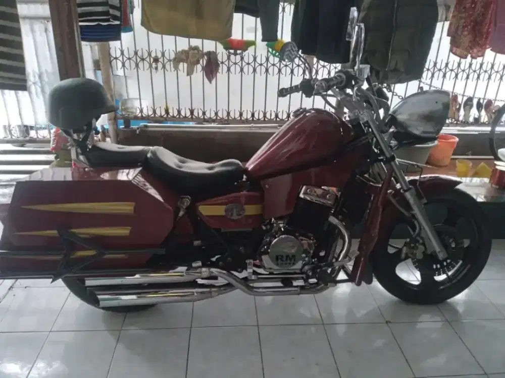 Dijual Motor Benelli Modif Harley Davidson Merah