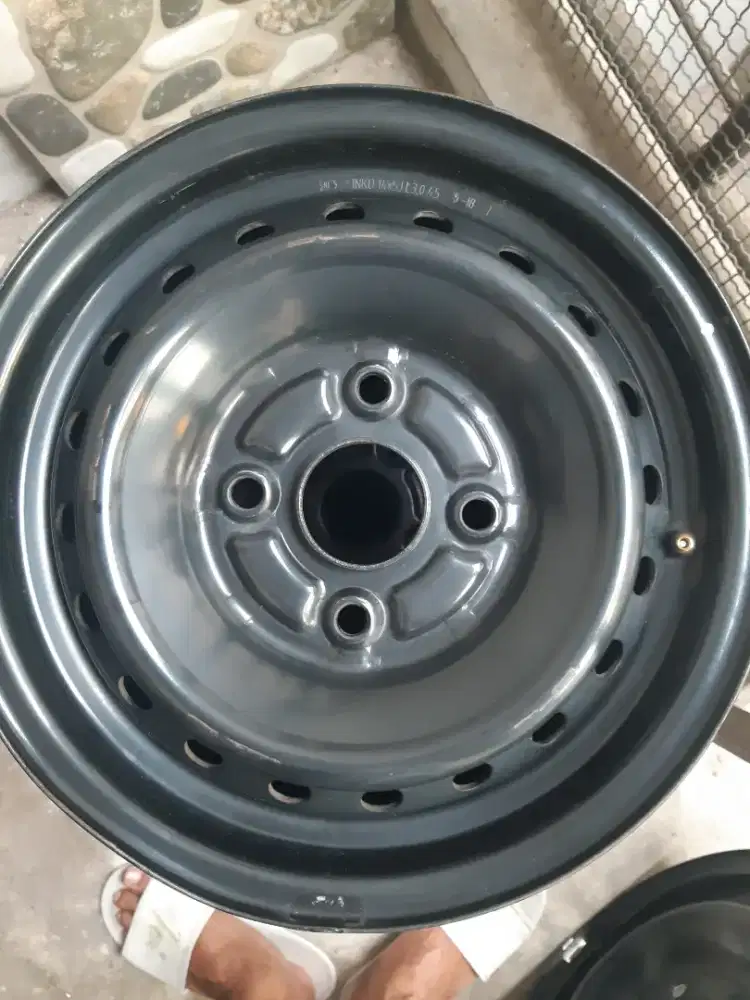 Velg kaleng bawaan xenia asli