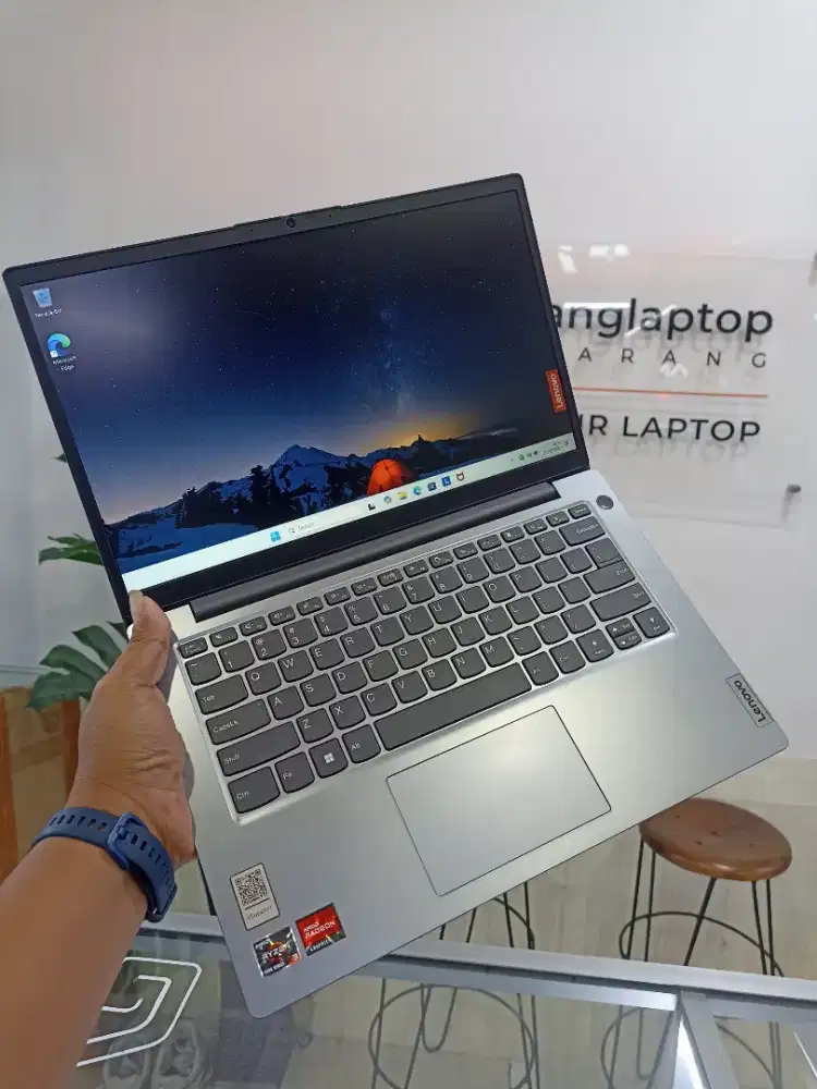 Dijual, Lenovo V14 G4-AMN AMD Ryzen 3-7320u 8/256 Murah!!!