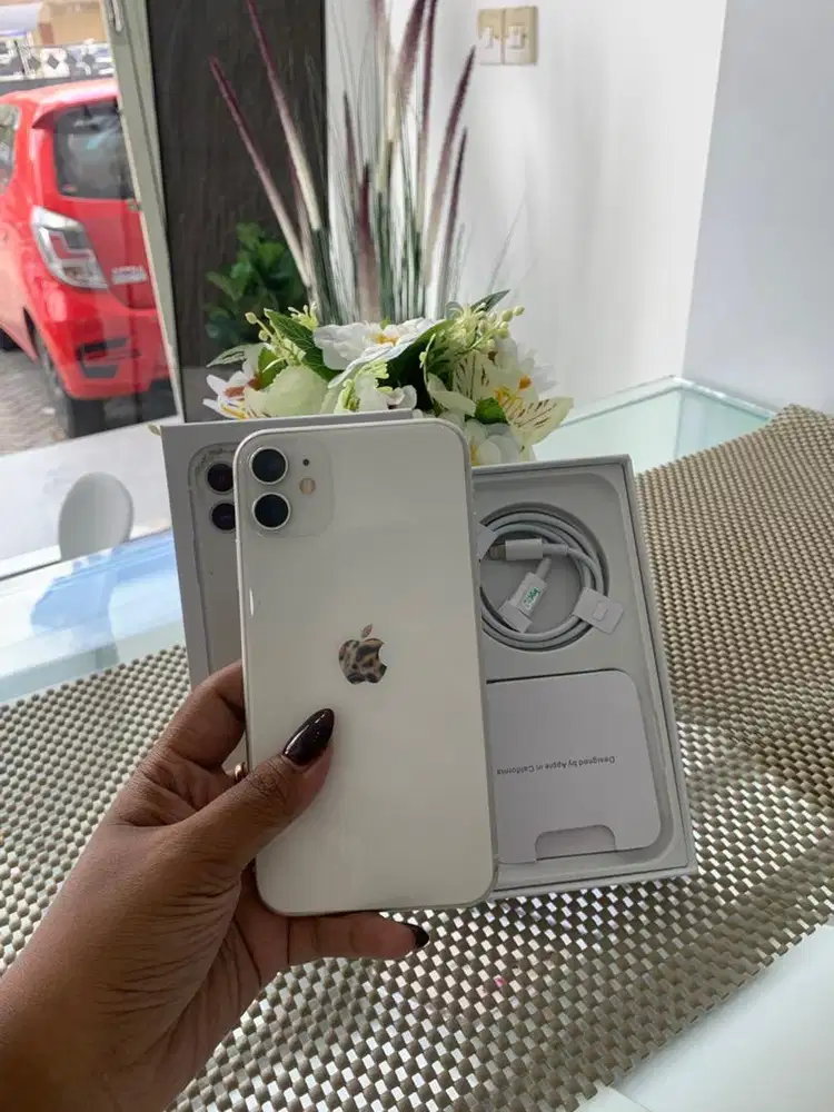 Iphone 11 128 White All provider like new full set normal no minus