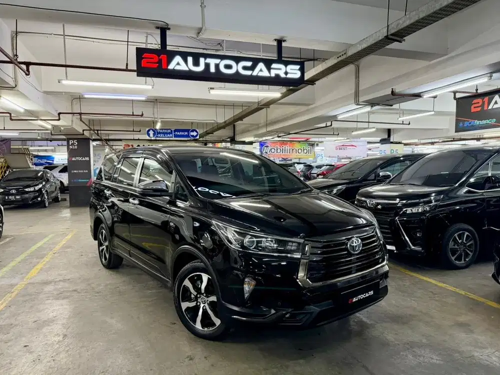 Low KM!! Toyota Innova Venturer 2.0 AT 2021