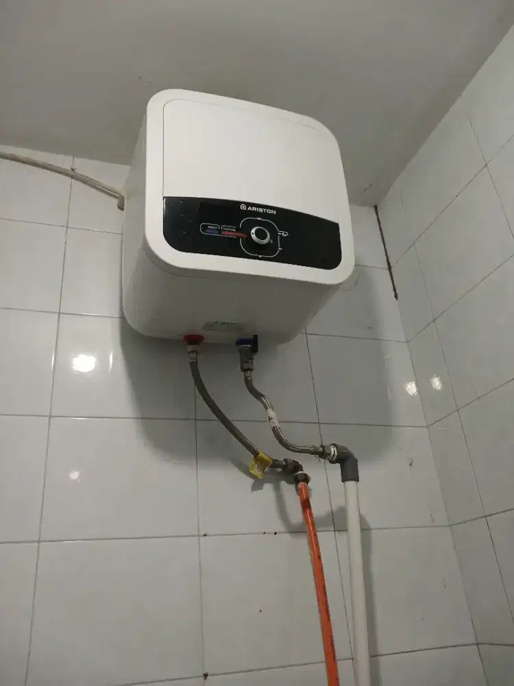 Water heater ariston