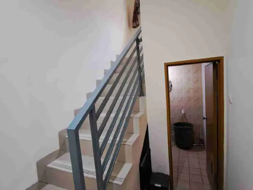 Dijual Rumah 3 Lantai Siap Huni Lokasi Strategis Nego Dengan Owner