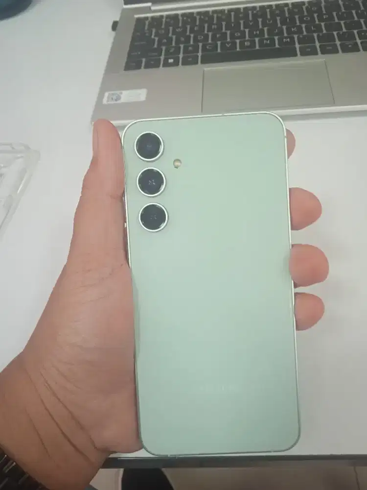 Samsung S23FE 8/256GB