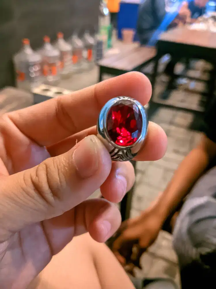batu permata  merah delima
