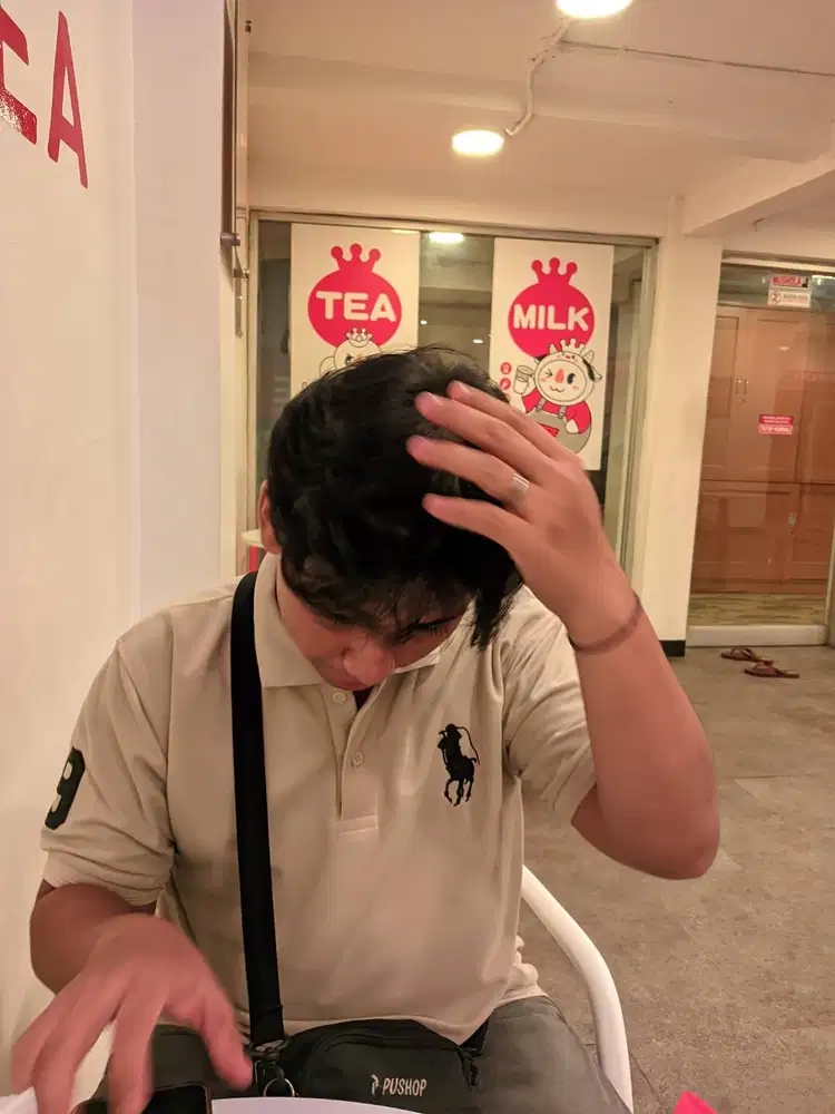 kaos polo warna navy