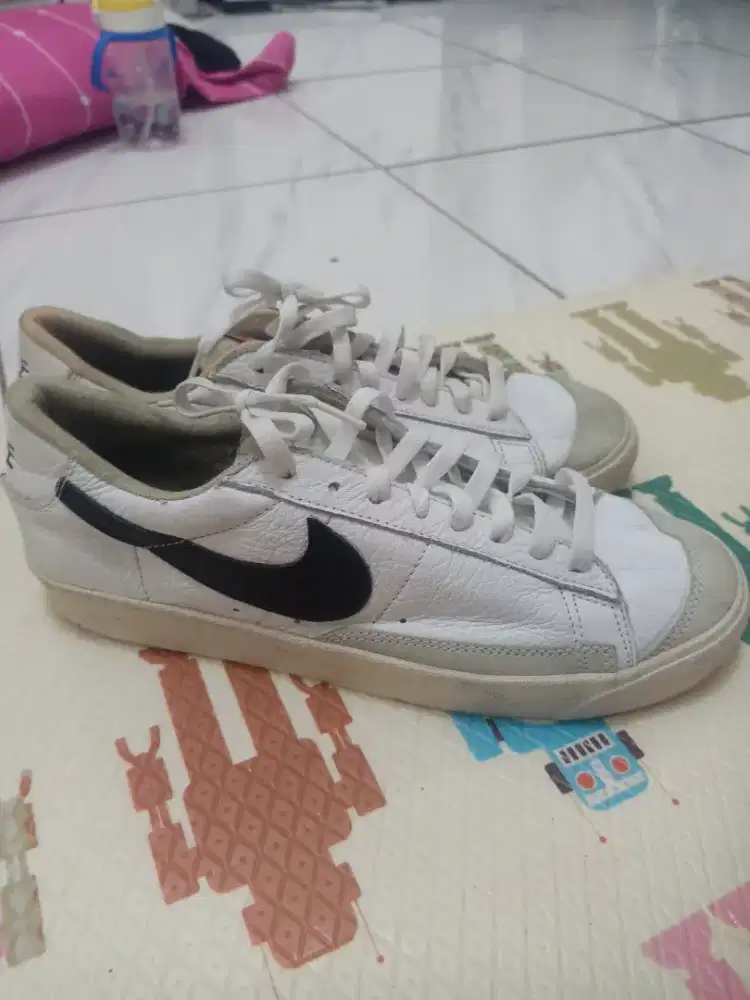 sepatu nike blazer low