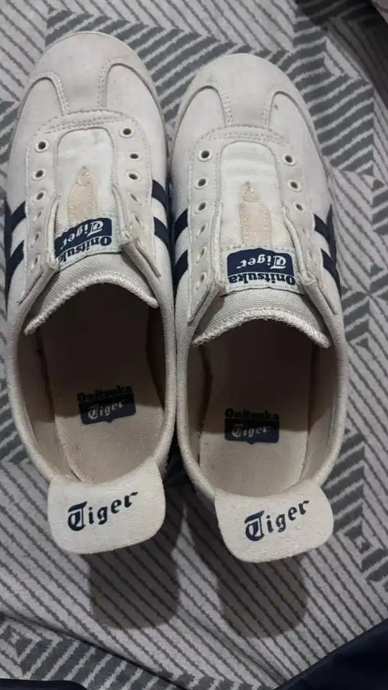 sepatu onitsuka tiger blue and white