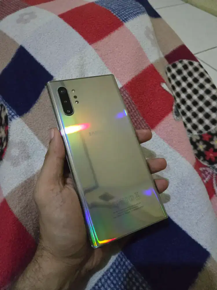 Samsung Note 10 plus 12/256 sein lengkp minus tompel diujungatas pojok