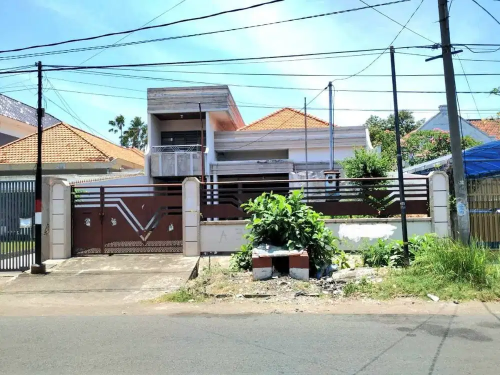 Jual cepat - Rumah komersil 2 lantai di Jalan Argopuro, Tidar