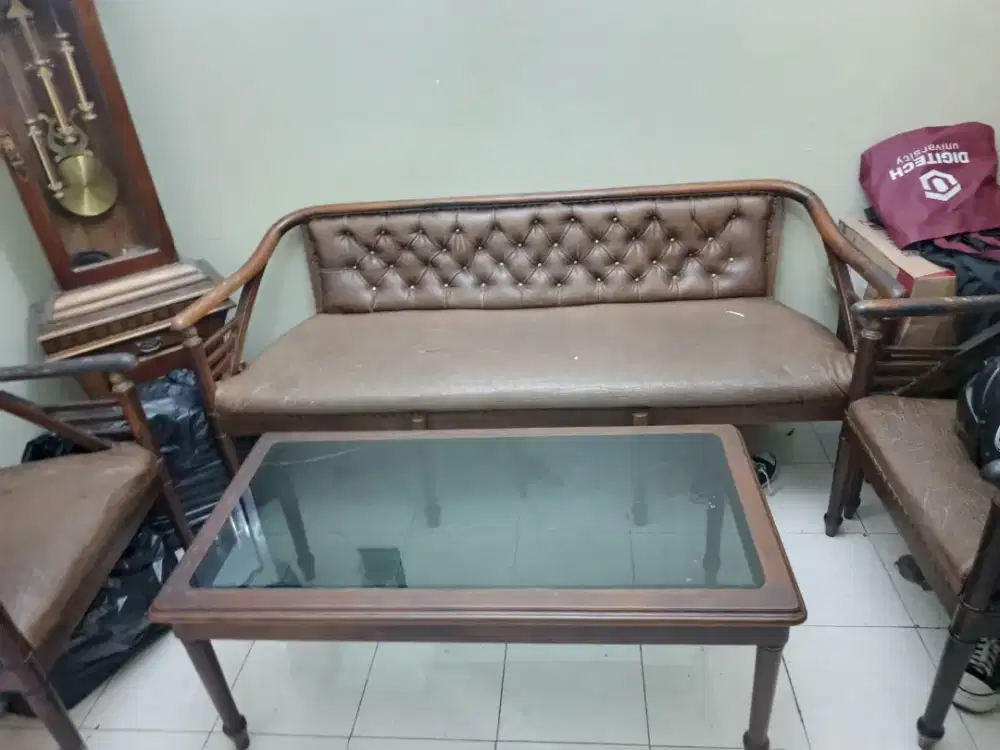 Sari set kursi ruang tamu dan meja