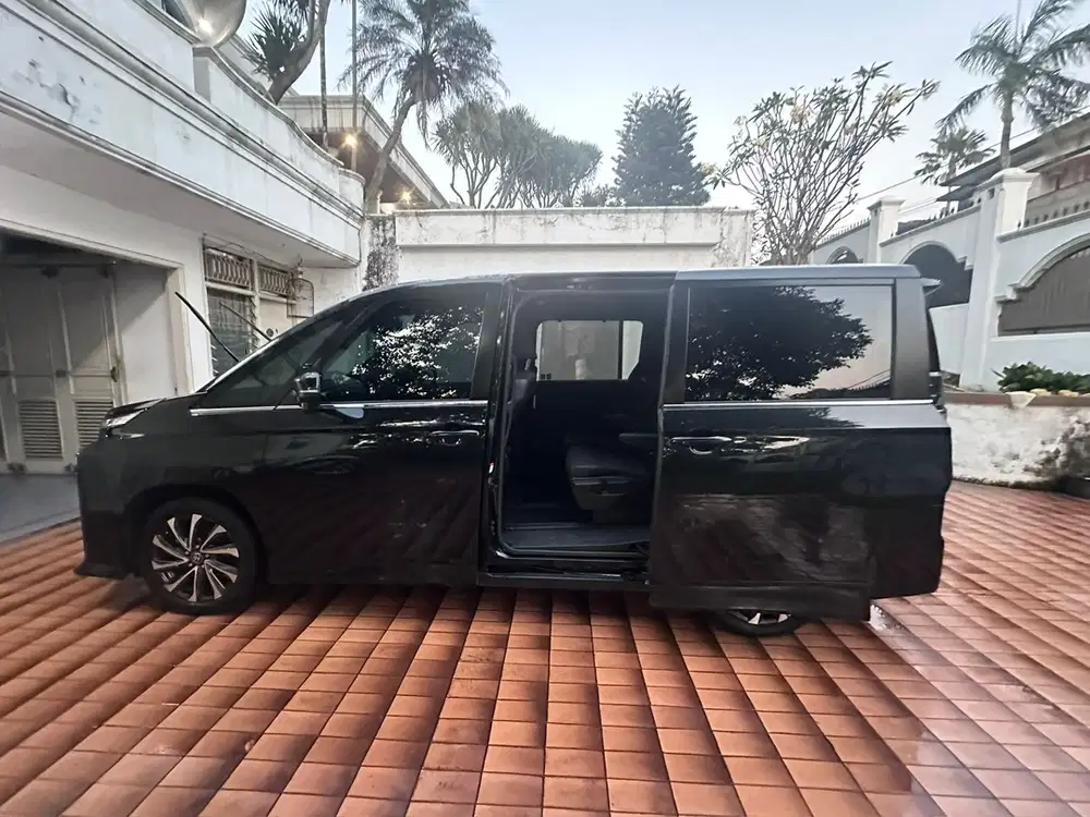 Toyota Voxy 2022 Bensin