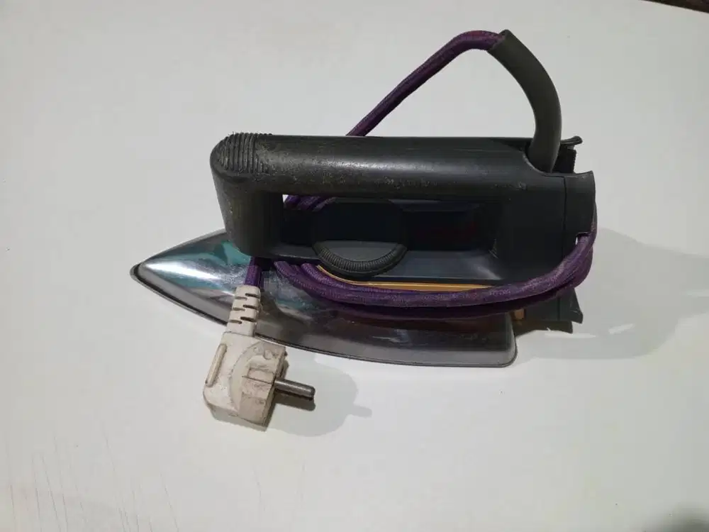 Setrika Setrikaan Model Classic Philips Classic Dry Iron model HD1172