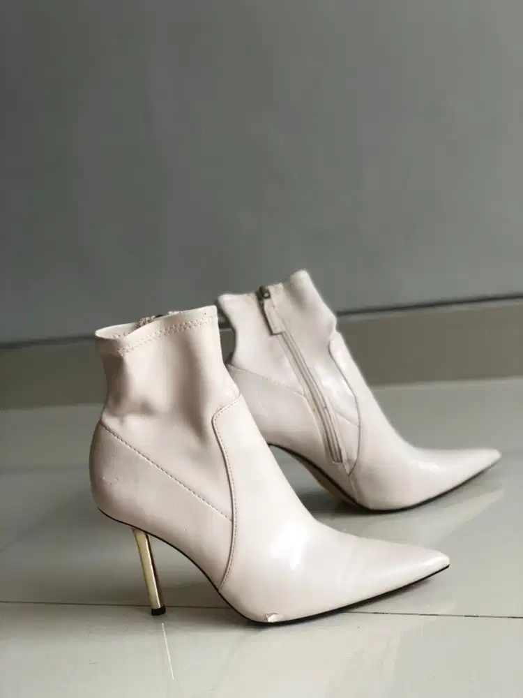 Boots Wanita Heels ZARA Warna Putih Beige