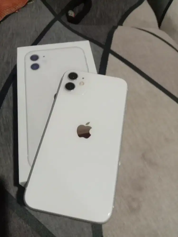 iphone 11 white 64GB