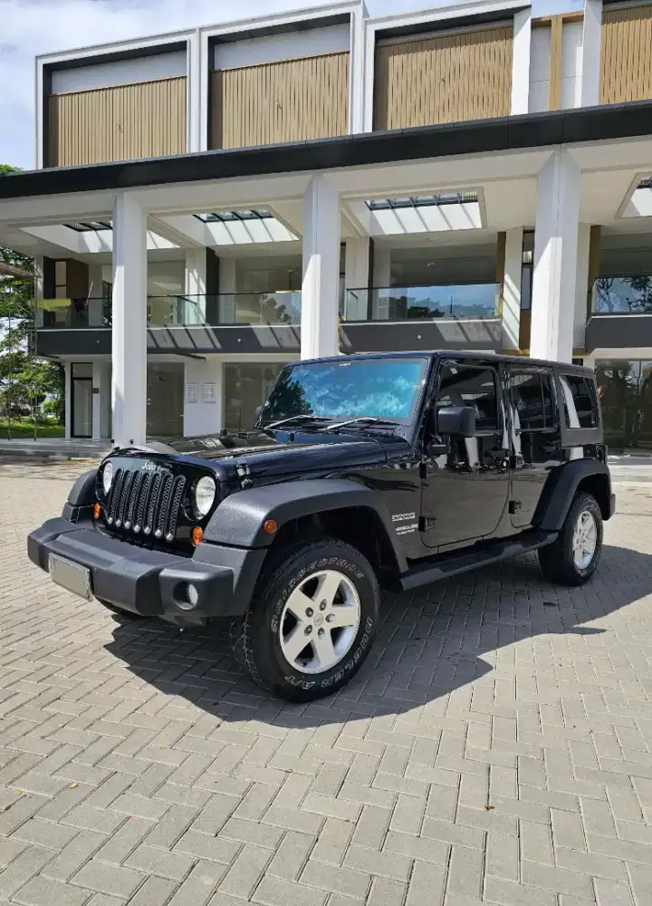 Jeep Wrangler Unlimited Sport 2011 Facelift 3.8 4x4 LOW KM AT JK Long