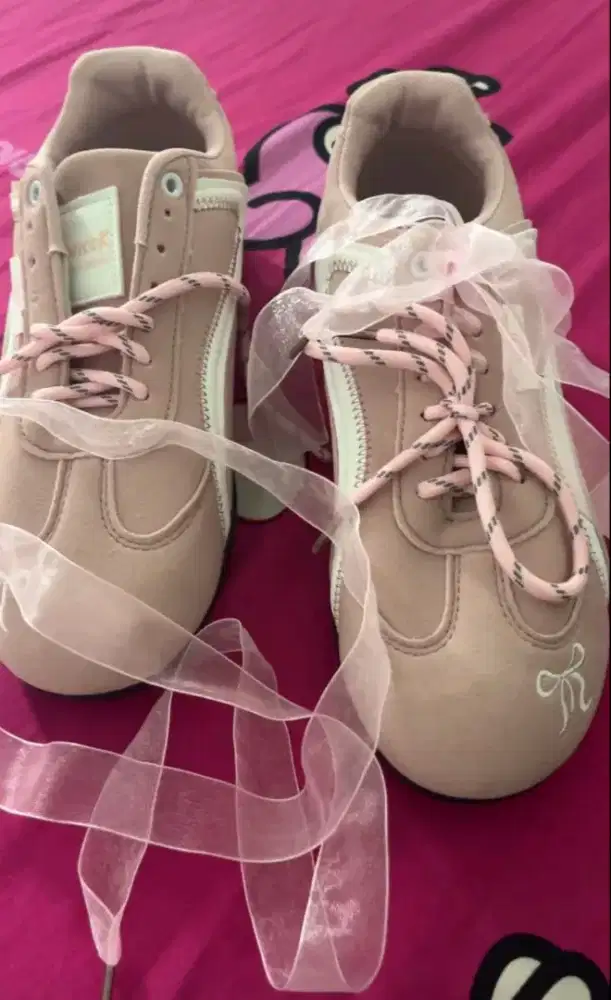 Sepatu Sneakers Wanita Trend Bekas Gratis