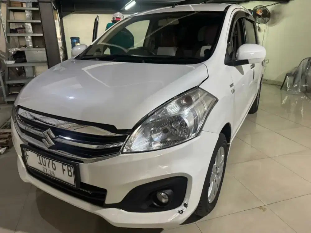 LOWONGAN KERJA MARKETING SHOWROOM