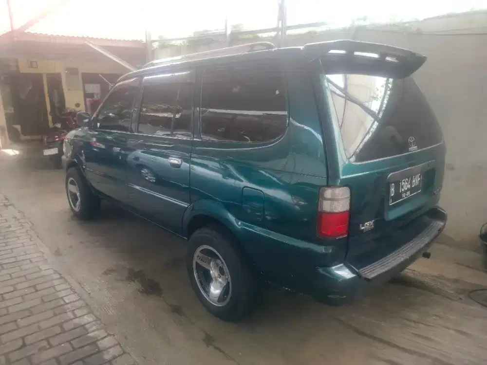 Toyota kijang kapsul long th2001