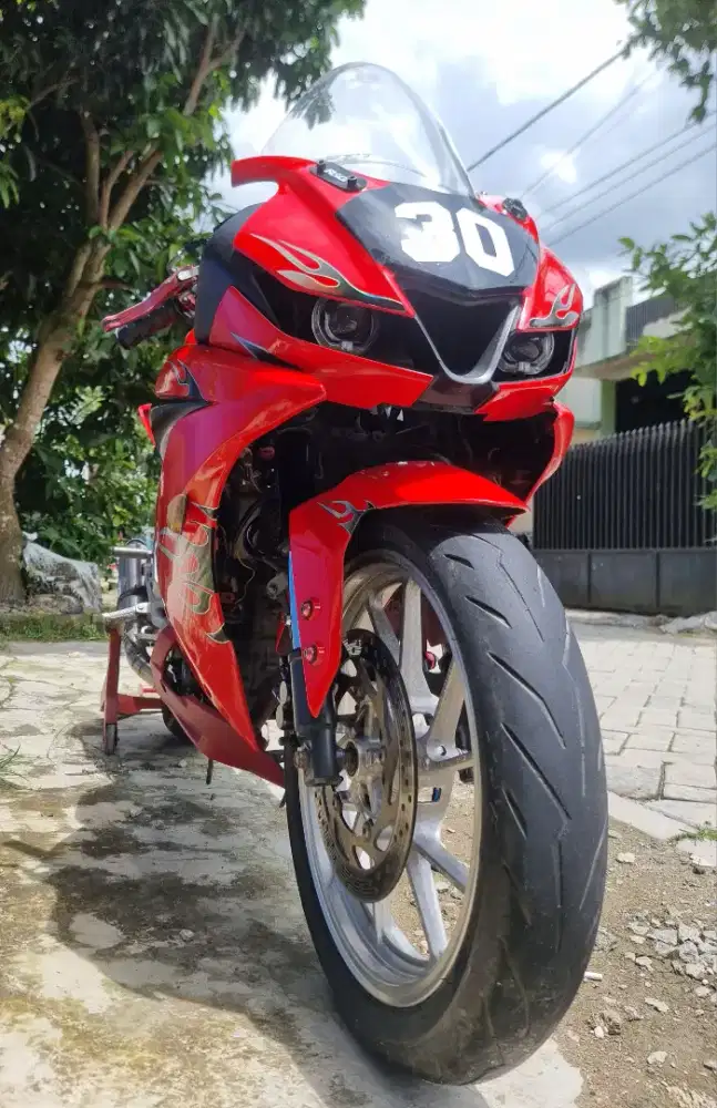 YAMAHA SPORT X HONDA SPORT