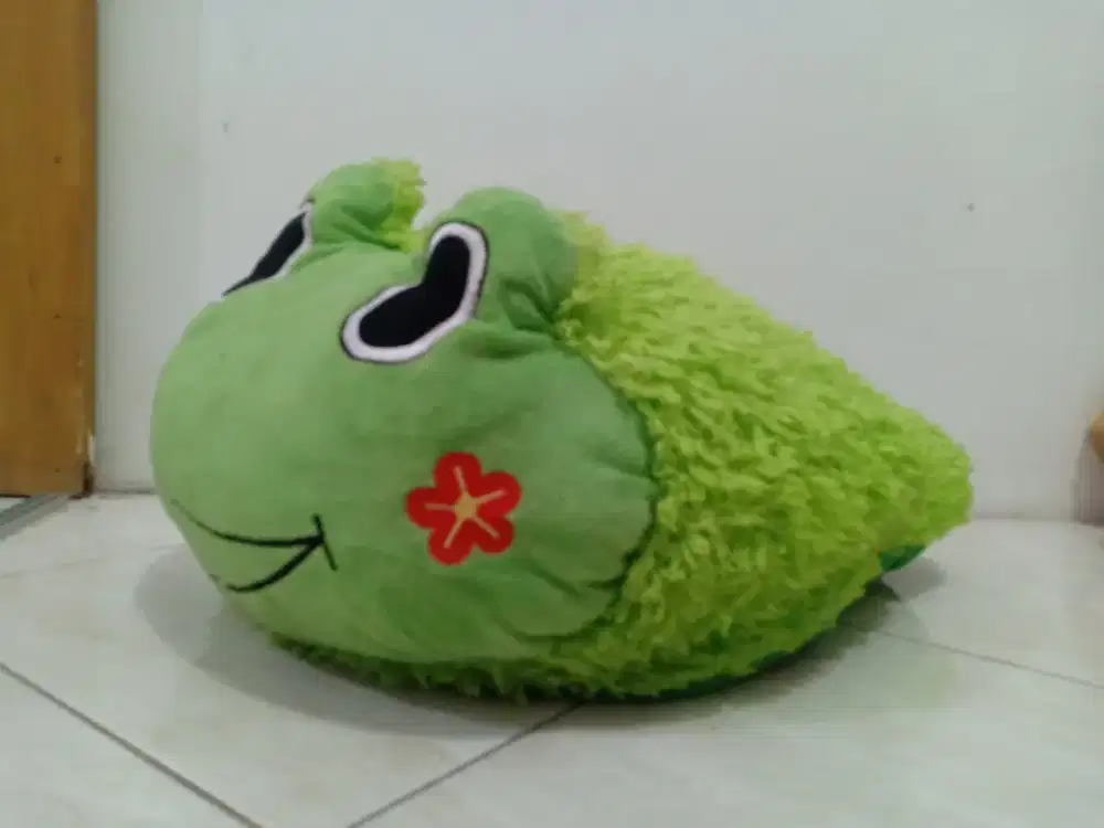 Boneka sendal kodok lucu