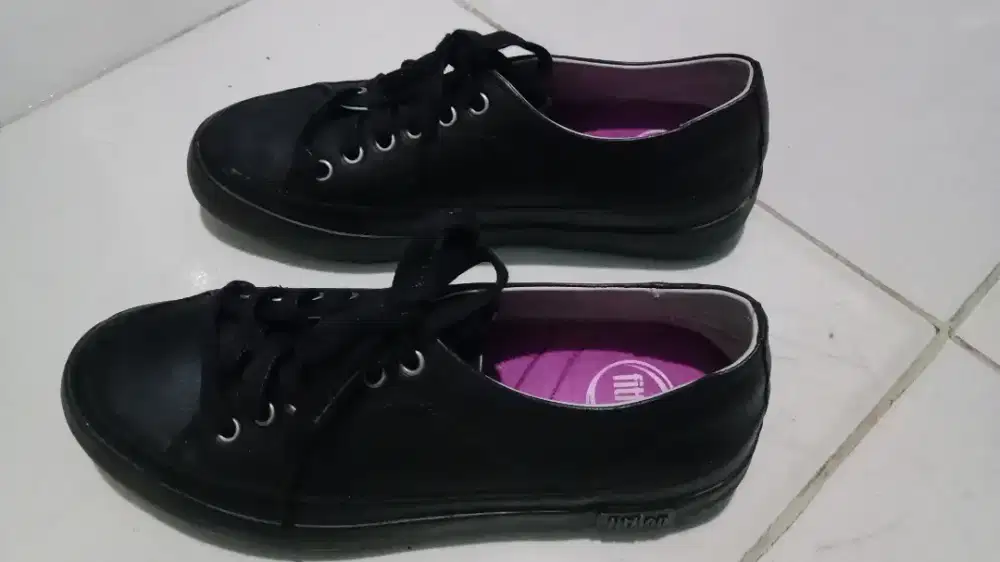 Sneaker fitflop masih cantik