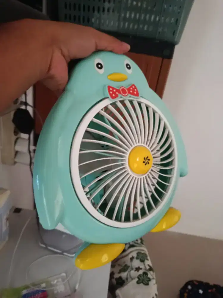 Kipas pinguin wellhome minus bau hangus