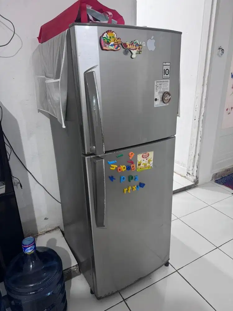 Dijual cepat kulkas 2 pintu