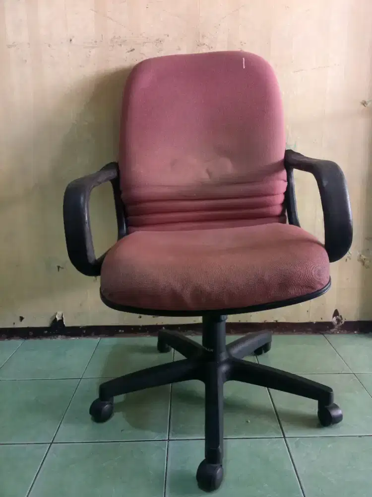 Kursi kantor bekas