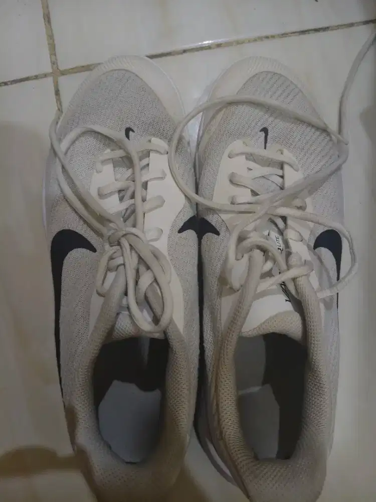 Sepatu Tennis Nike Vapor Lite