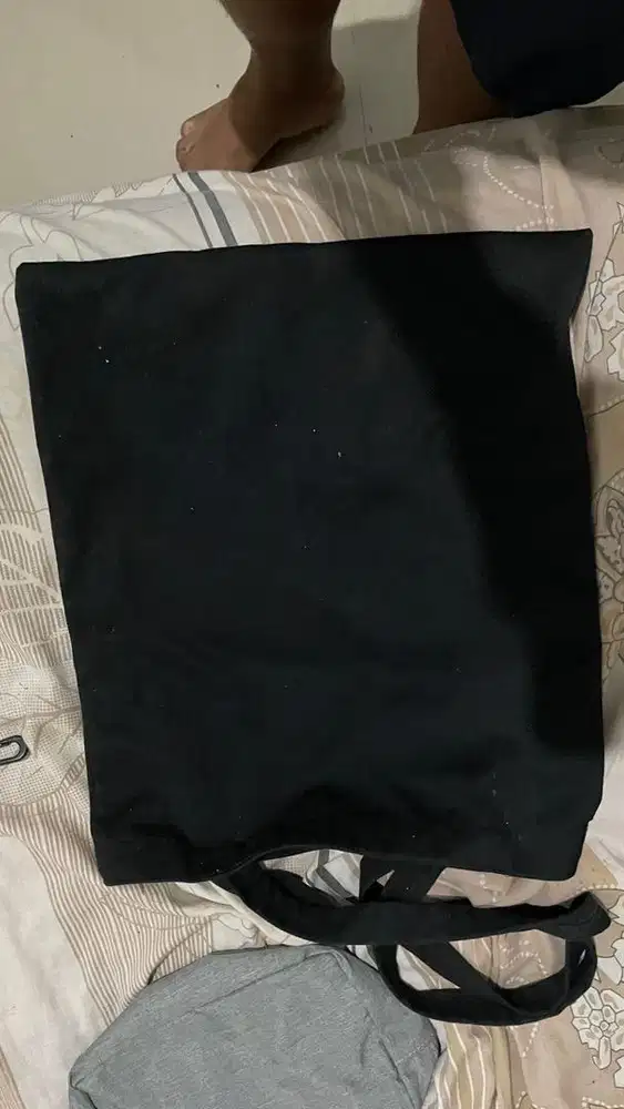 totebag warna hitam