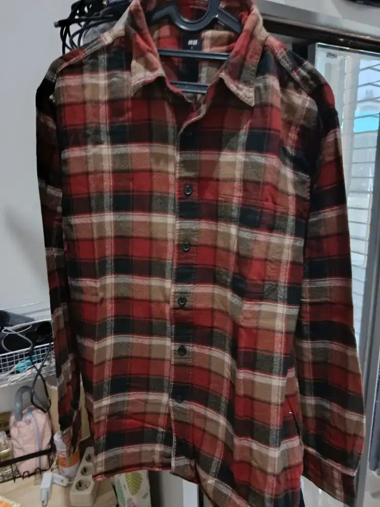 Flanel kemeja pria merk uniqlo size L