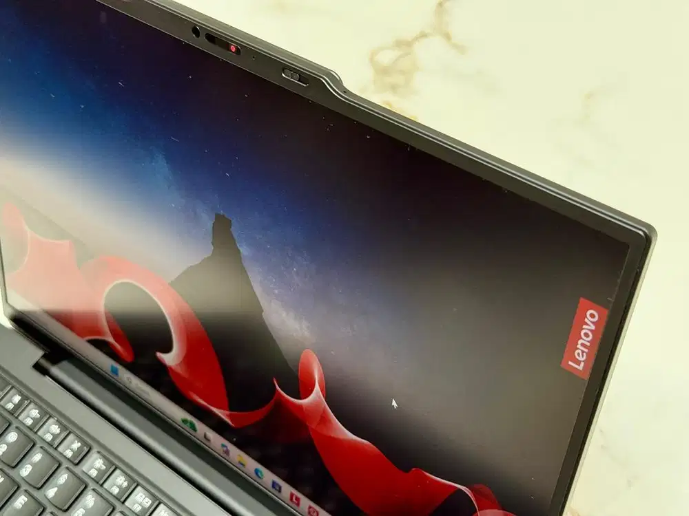 Lenovo ThinkPad X1 Carbon Gen 11 - Core Ultra 7 / 16 GB / 512 GB