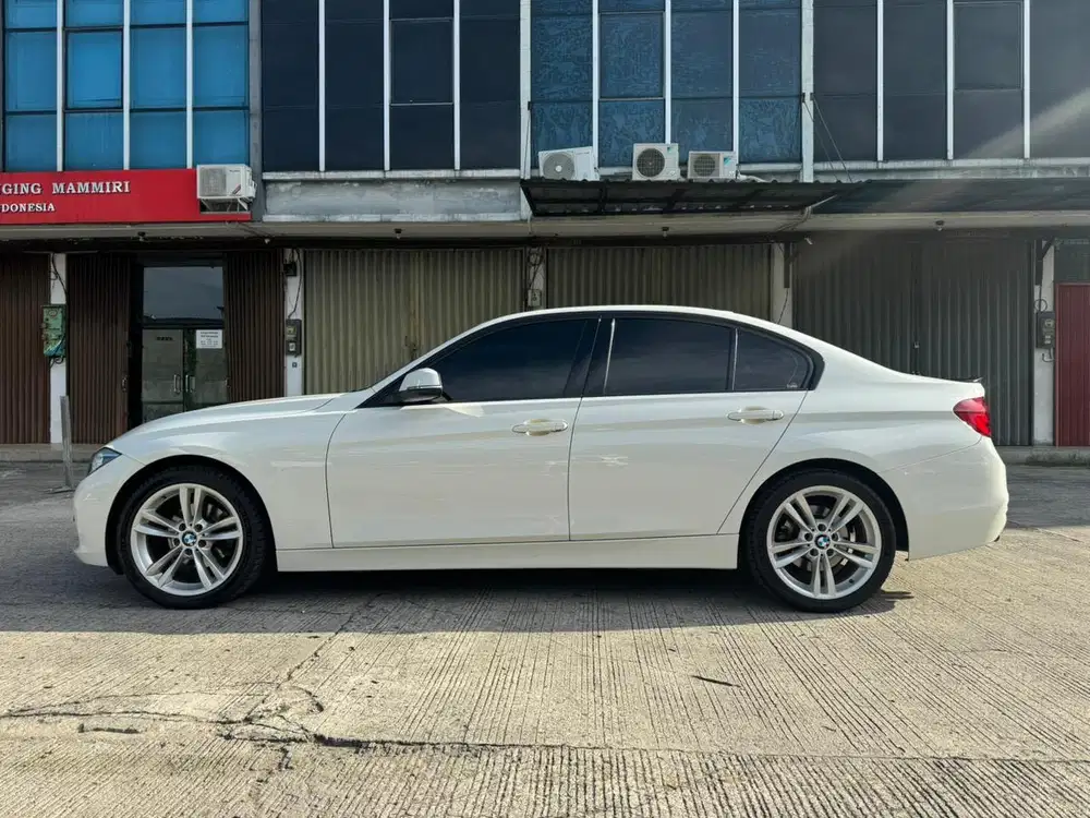 Bmw 320 2019 sport shadow individual rare F30 low km 50rb an