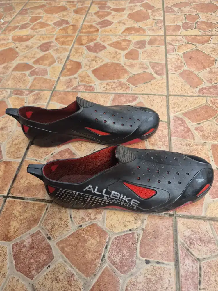 Sepatu AP All Bike Anti Air Hitam Merah Ukuran 42