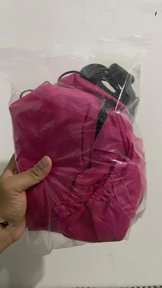 satu set kostum squid game