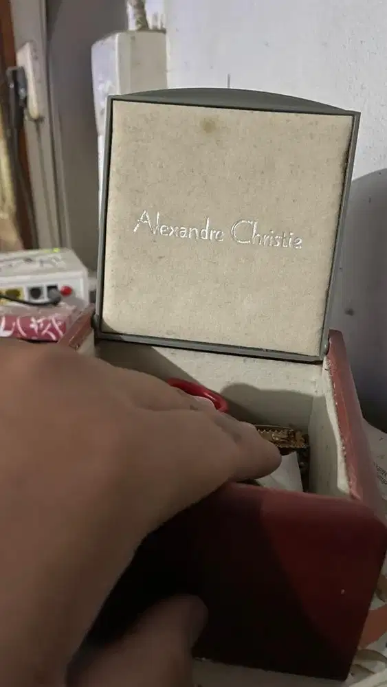 tatakan jam dan makeup