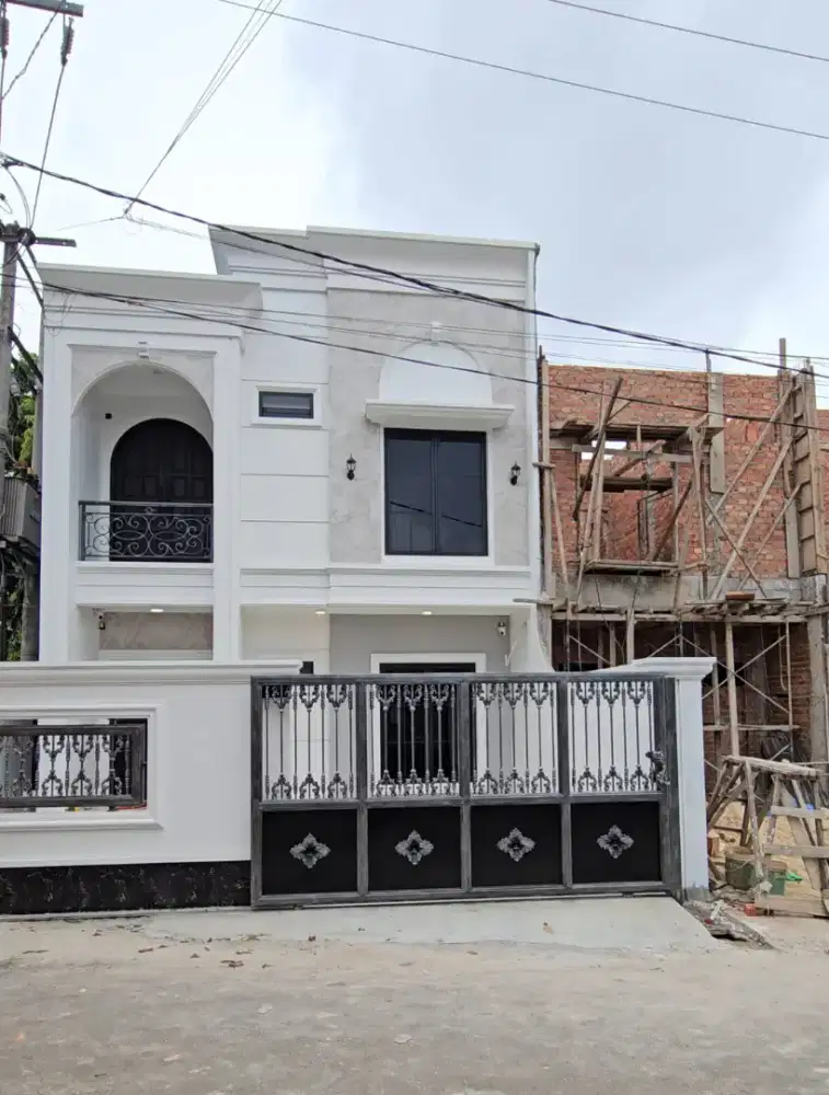 RUMAH 2 LANTAI DI KEDATON