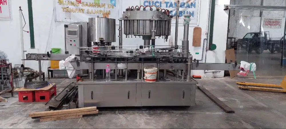 mesin pengisian 24 nozzle dan mesin label botol
