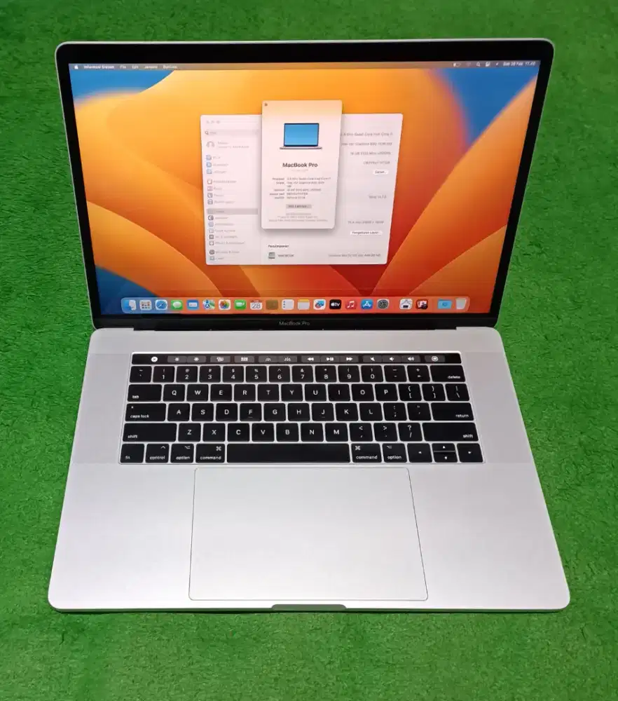 Apple MacBook Pro 2017 15inch i7 16/512 Silver Touchbar Dual VGA Murah
