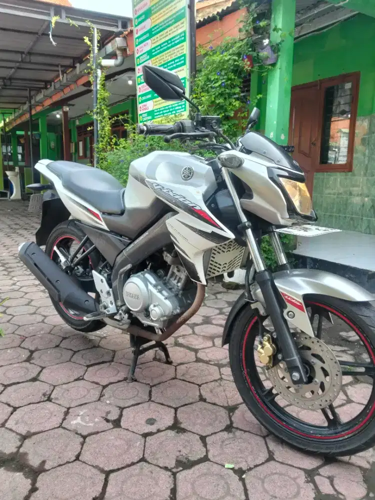 Honda Vixion THN 2015 plat N Pasuruan