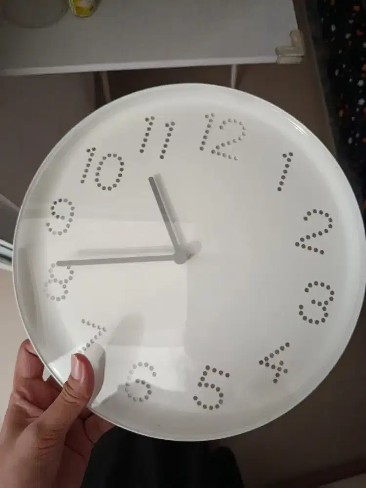 Jam dinding merk ikea kondisi mati