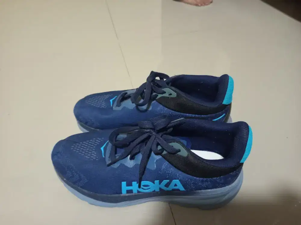 Jual sepatu lari masih sangat bagus