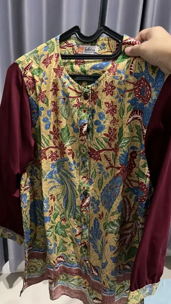 Batik kerja untuk wanita