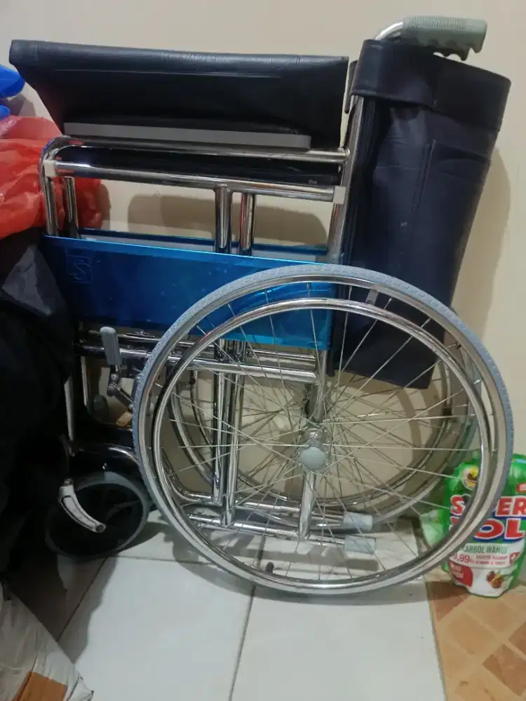 Kursi roda lansia gea