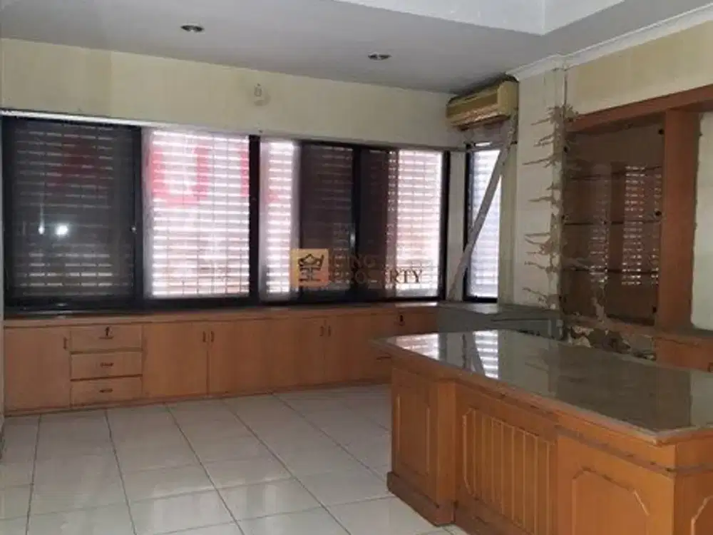 Strategis Jual Ruko 3,5Lt. Unfurnished di Jembatan Dua Pinggir Jalan Akses Bandara Soekarno-Hatta, Pintu Tol Dekat Mall Central Park, Emporium Mall