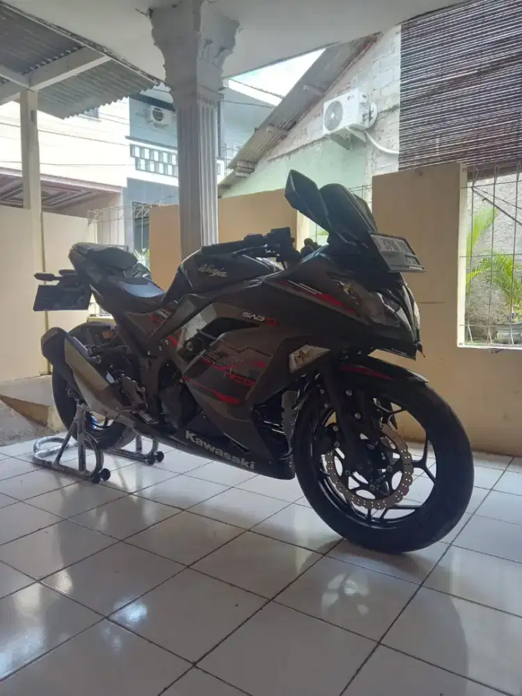 Kawasaki ninja 250 fi lengkap twrawat jual cepat